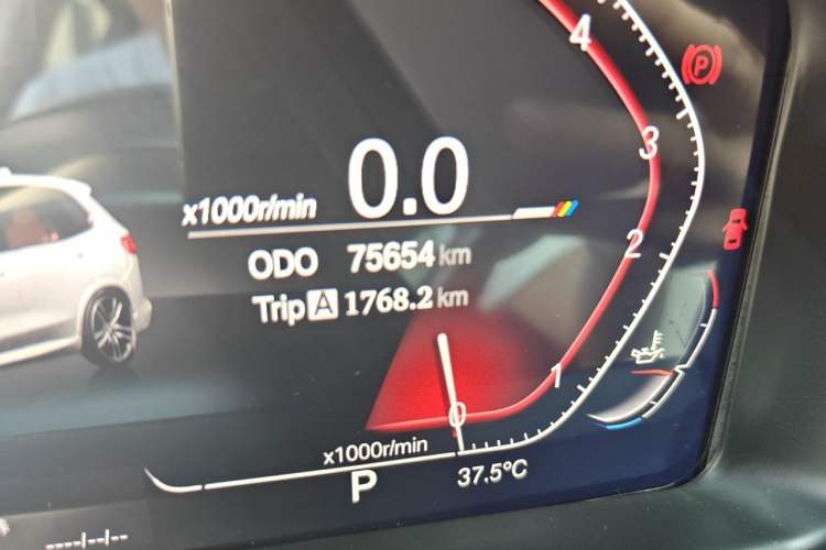 Used BMW X1 2015 sDrive18i Fashion Upgrade Edition Odometer Close Up
