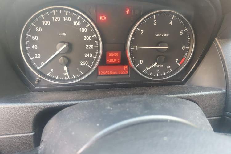 Used BMW X1 2015 sDrive18i Leading Edition Odometer Close Up