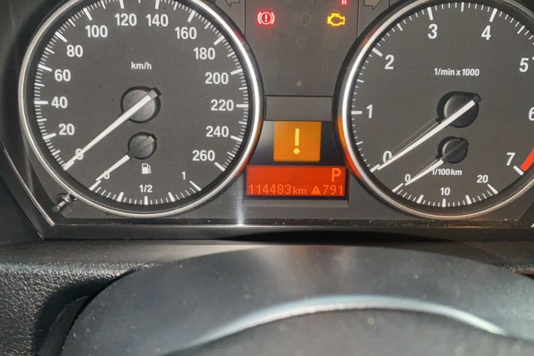 Used BMW X1 2015 sDrive18i Fashion Upgrade Edition Odometer Close Up