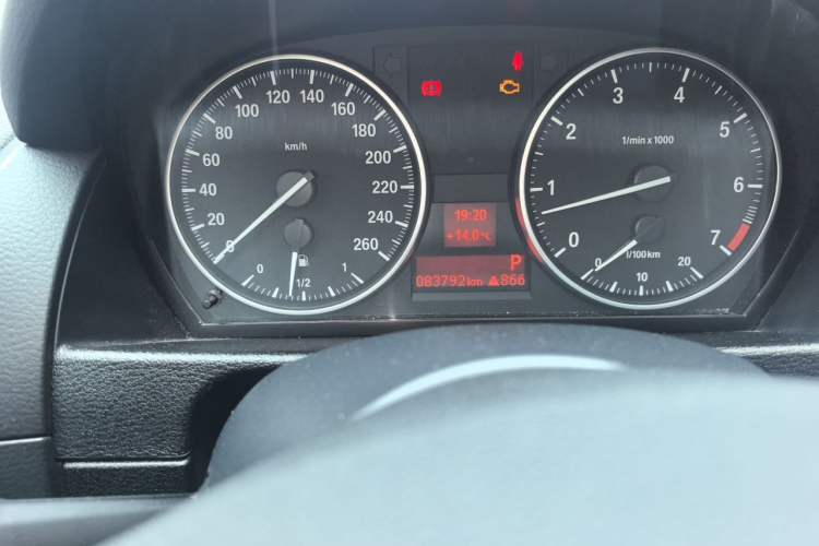 Used BMW X1 2015 sDrive18i Fashion Upgrade Edition Odometer Close Up