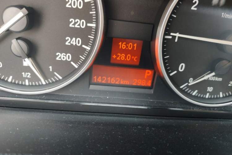 Used BMW X1 2015 sDrive18i Leading Edition Odometer Close Up