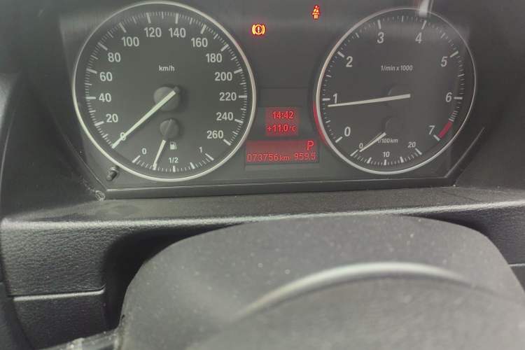 Used BMW X1 2015 sDrive18i Fashion Upgrade Edition Odometer Close Up