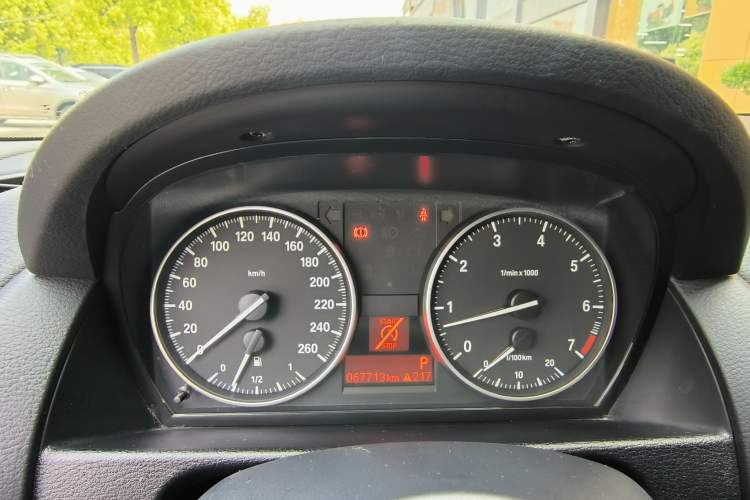 Used BMW X1 2015 sDrive18i Fashion Upgrade Edition Odometer Close Up