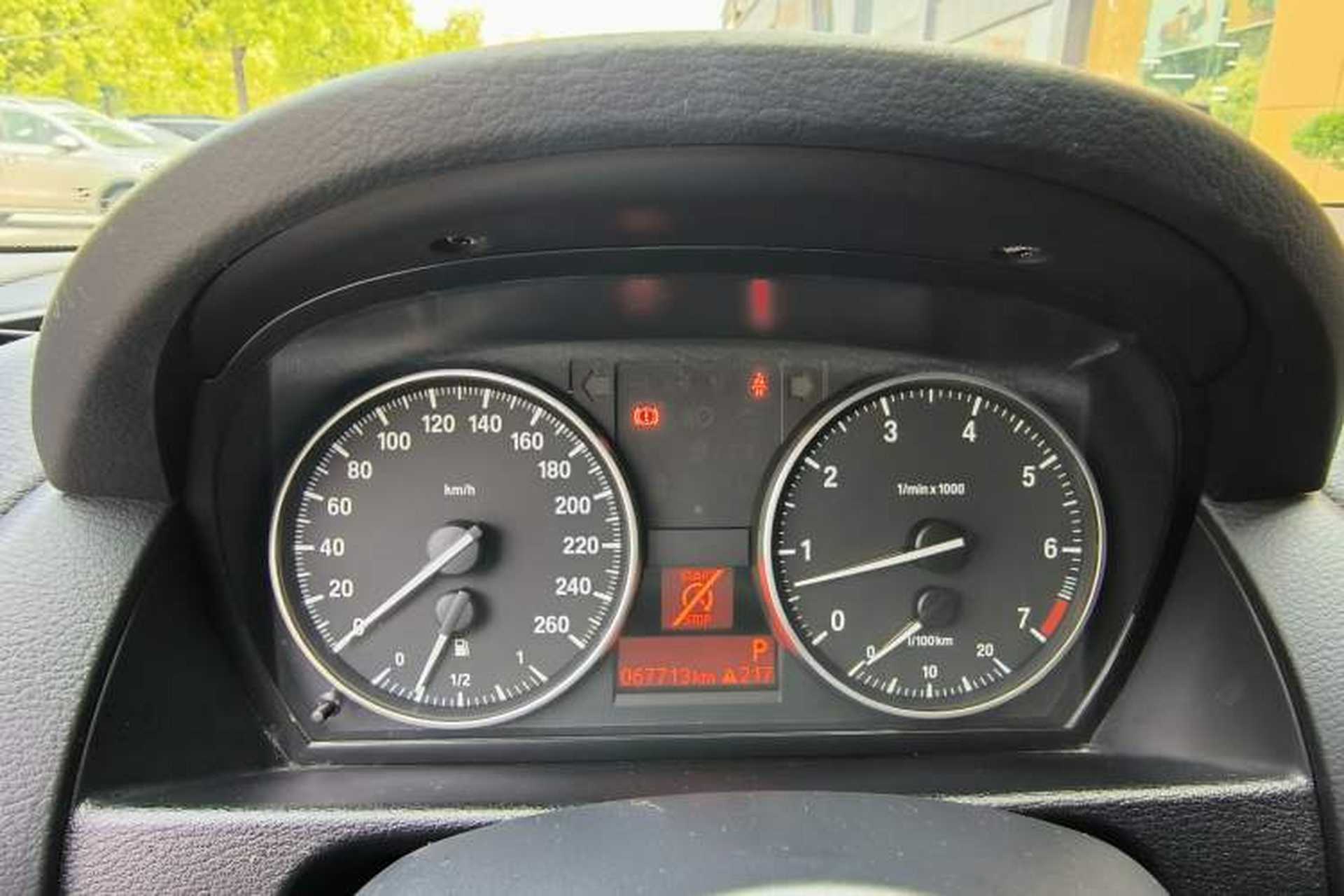 Used BMW X1 2015 sDrive18i Fashion Upgrade Edition Odometer Close Up