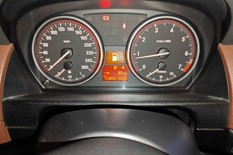 Used BMW X1 2015 xDrive20i X Package Upgrade Edition Odometer Close Up
