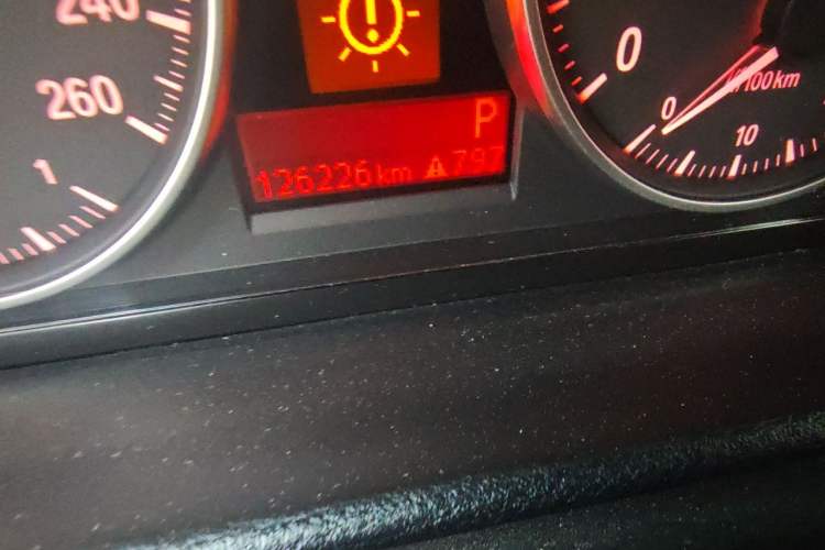 Used BMW X1 2015 sDrive18i Fashion Upgrade Edition Odometer Close Up