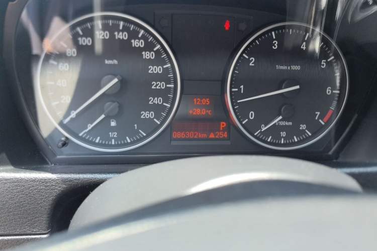 Used BMW X1 2015 sDrive18i Fashion Upgrade Edition Odometer Close Up
