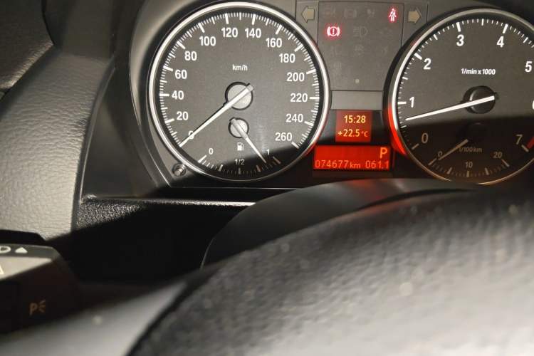 Used BMW X1 2015 sDrive18i Leading Edition Odometer Close Up