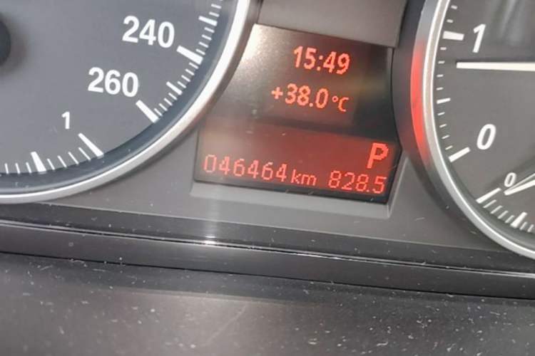Used BMW X1 2015 sDrive18i Leading Edition Odometer Close Up