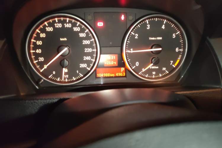 Used BMW X1 2015 sDrive18i Fashion Upgrade Edition Odometer Close Up