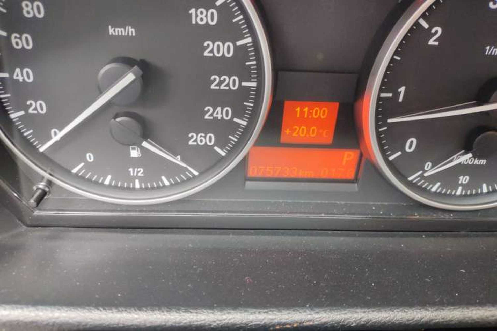 Used BMW X1 2015 sDrive18i Fashion Upgrade Edition Odometer Close Up