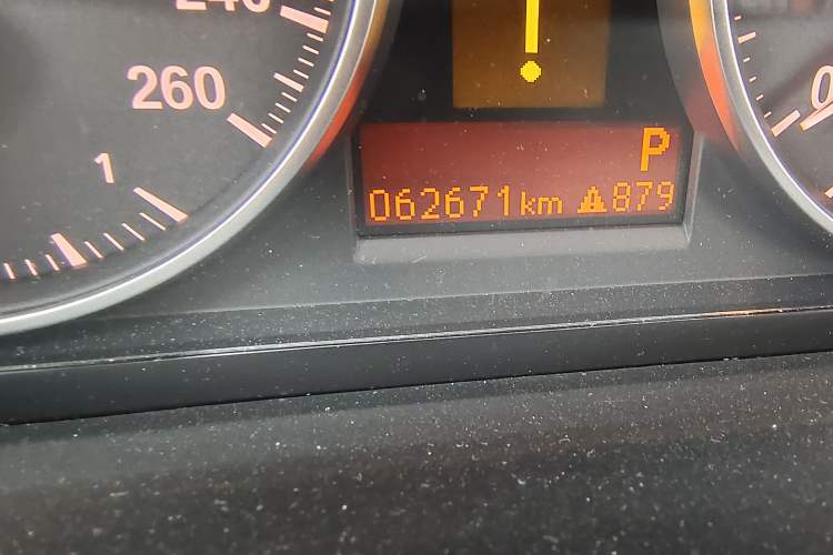 Used BMW X1 2015 sDrive18i Fashion Upgrade Edition Odometer Close Up