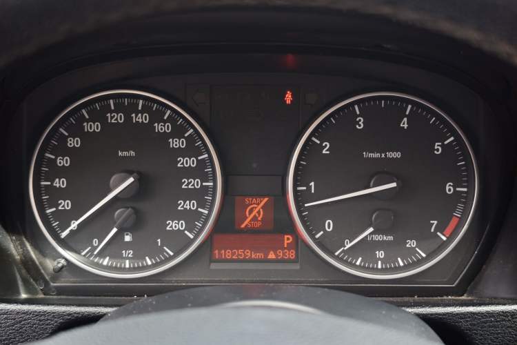 Used BMW X1 2015 sDrive18i Fashion Upgrade Edition Odometer Close Up