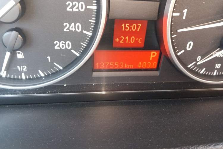 Used BMW X1 2015 sDrive18i Fashion Upgrade Edition Odometer Close Up