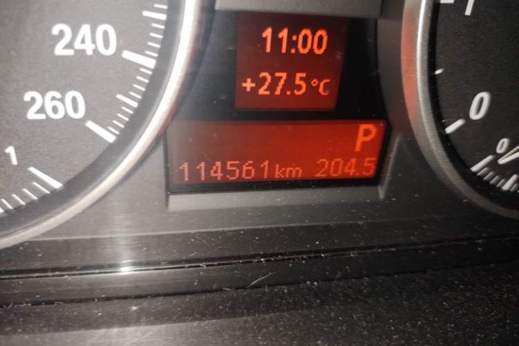Used BMW X1 2015 sDrive18i Fashion Upgrade Edition Odometer Close Up