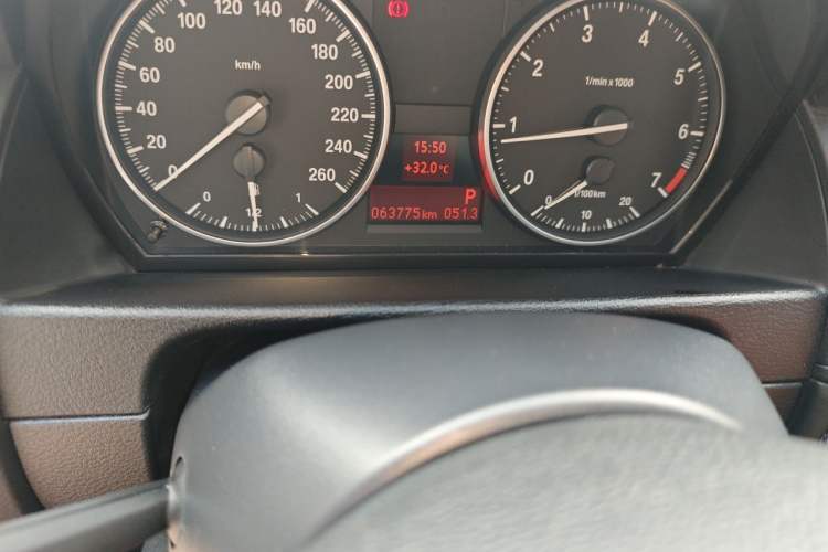 Used BMW X1 2015 sDrive18i Fashion Upgrade Edition Odometer Close Up