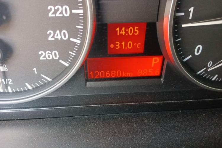 Used BMW X1 2015 xDrive20i Fashion Upgrade Edition Odometer Close Up