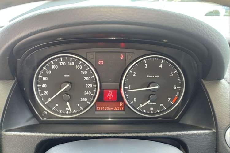 Used BMW X1 2015 sDrive18i Fashion Upgrade Edition Odometer Close Up