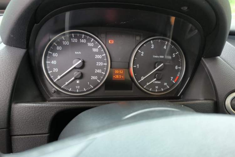 Used BMW X1 2015 sDrive18i Fashion Upgrade Edition Odometer Close Up