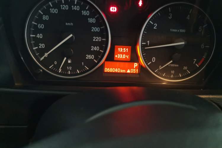Used BMW X1 2015 sDrive18i Fashion Upgrade Edition Odometer Close Up