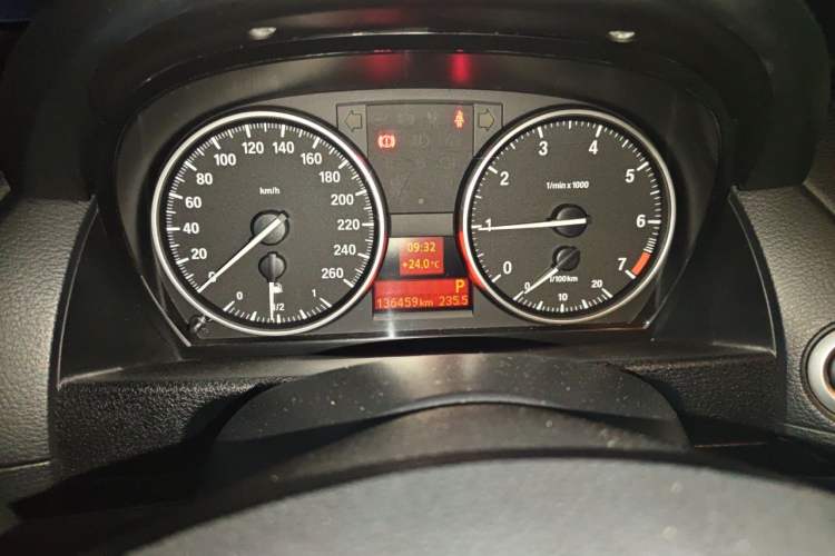Used BMW X1 2015 sDrive18i Leading Edition Odometer Close Up