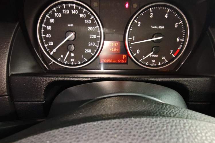 Used BMW X1 2015 sDrive18i Fashion Upgrade Edition Odometer Close Up