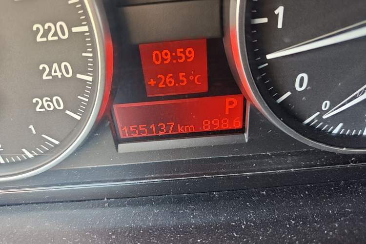 Used BMW X1 2015 sDrive18i Leading Edition Odometer Close Up