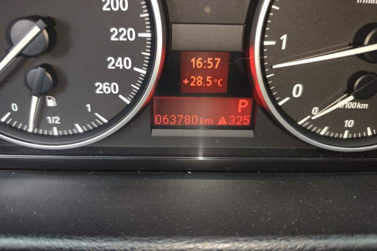 Used BMW X1 2015 sDrive18i Fashion Upgrade Edition Odometer Close Up