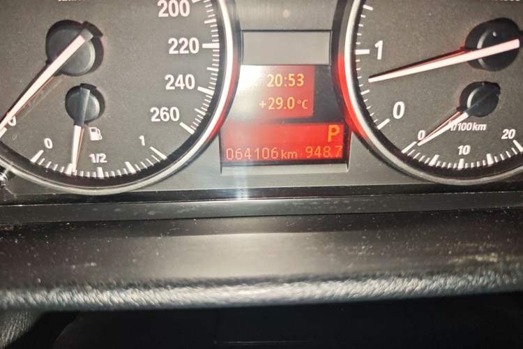 Used BMW X1 2015 sDrive18i Leading Edition Odometer Close Up