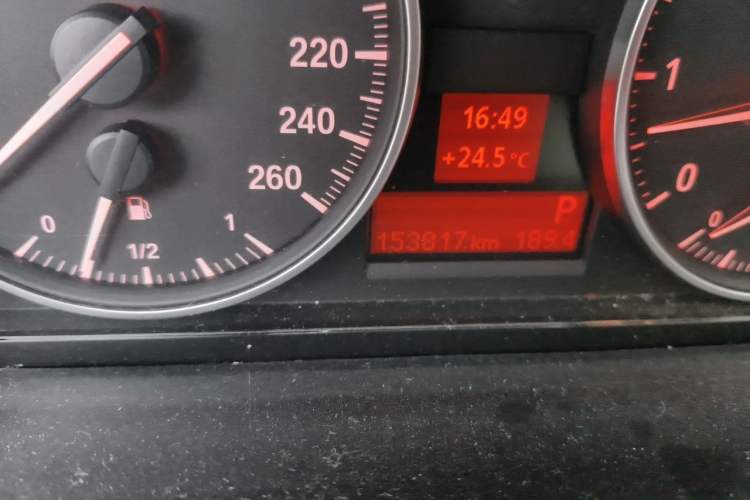 Used BMW X1 2015 sDrive18i Fashion Upgrade Edition Odometer Close Up