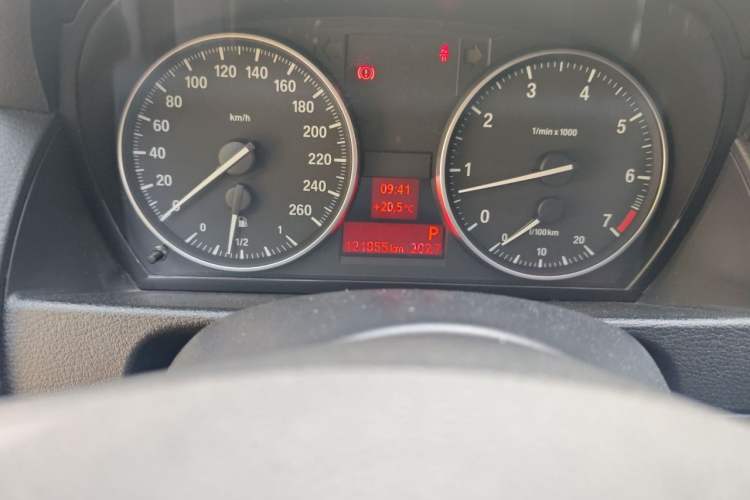 Used BMW X1 2015 sDrive18i Leading Edition Odometer Close Up