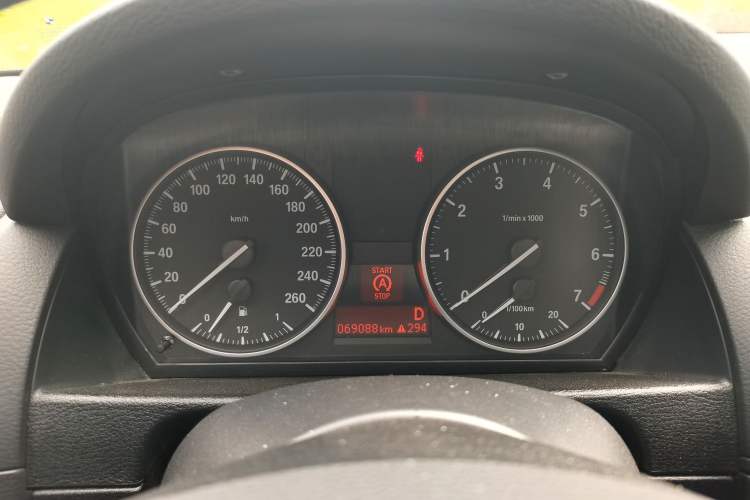 Used BMW X1 2015 sDrive18i Fashion Upgrade Edition Odometer Close Up