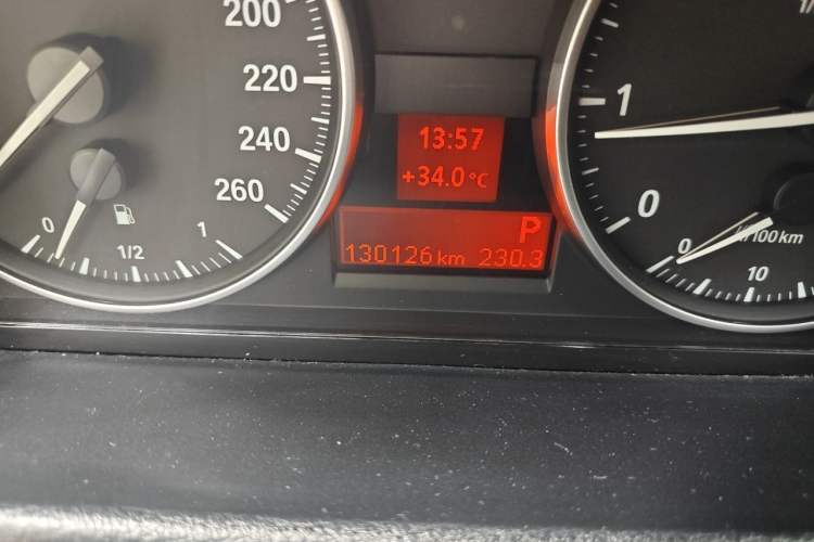 Used BMW X1 2015 sDrive18i Fashion Upgrade Edition Odometer Close Up
