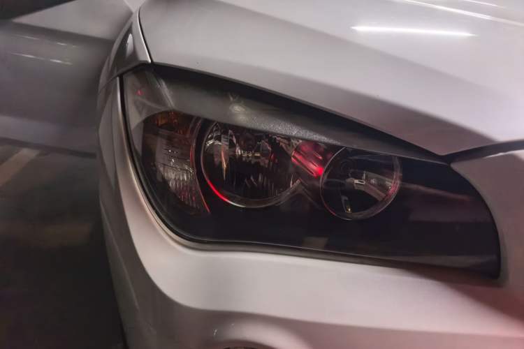 Used BMW X1 2015 sDrive18i Fashion Upgrade Edition Right Front Headlight