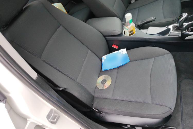 Used BMW X1 2015 sDrive18i Fashion Upgrade Edition Right Front Seat