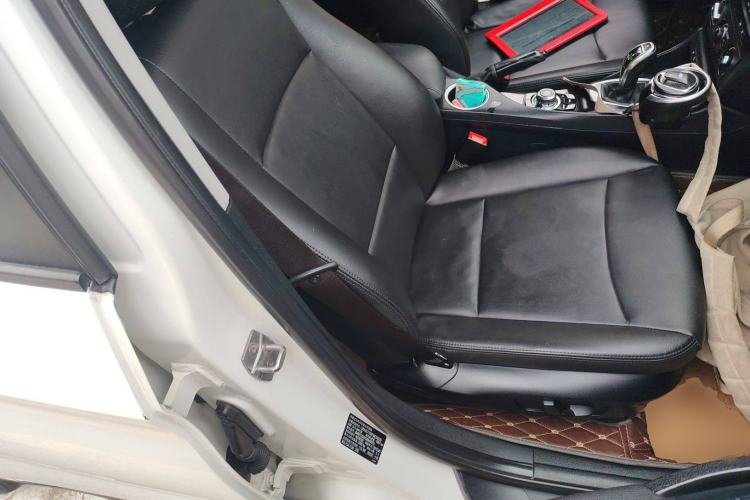 Used BMW X1 2015 sDrive18i Fashion Upgrade Edition Right Front Seat