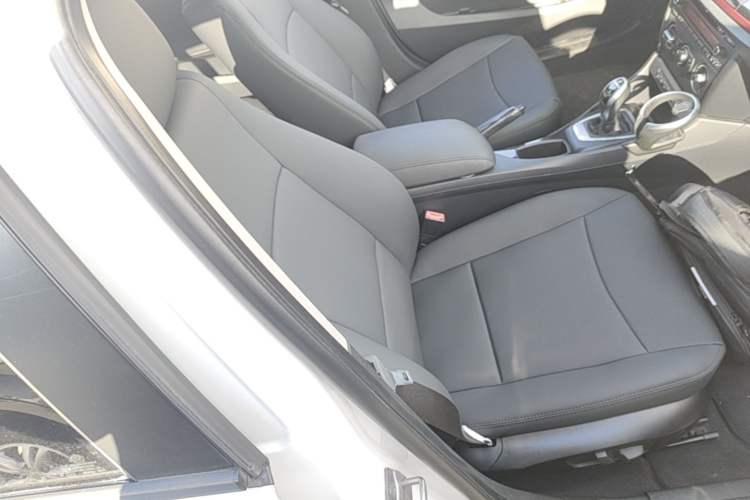 Used BMW X1 2015 sDrive18i Fashion Upgrade Edition Right Front Seat