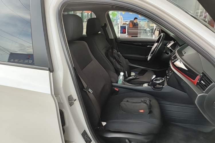 Used BMW X1 2015 sDrive18i Fashion Upgrade Edition Right Front Seat