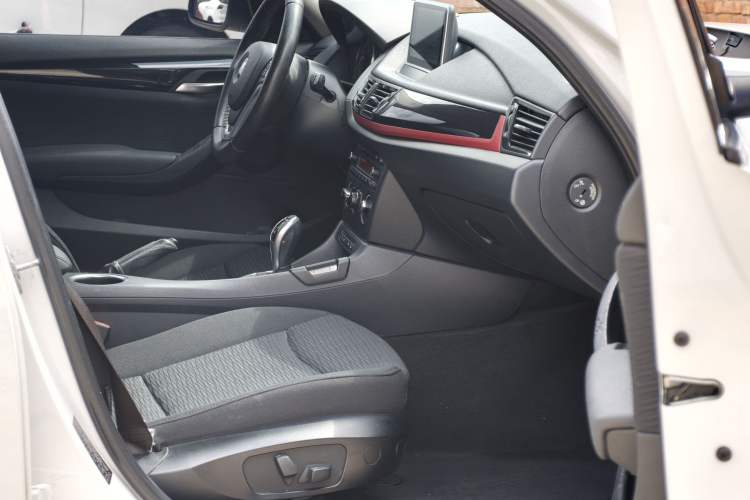 Used BMW X1 2015 sDrive18i Fashion Upgrade Edition Right Front Seat