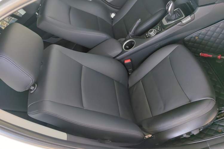 Used BMW X1 2015 sDrive18i Fashion Upgrade Edition Right Front Seat