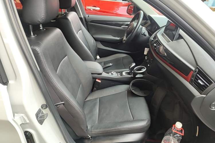 Used BMW X1 2015 sDrive18i Fashion Upgrade Edition Right Front Seat