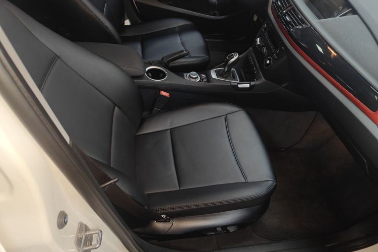 Used BMW X1 2015 sDrive18i Fashion Upgrade Edition Right Front Seat