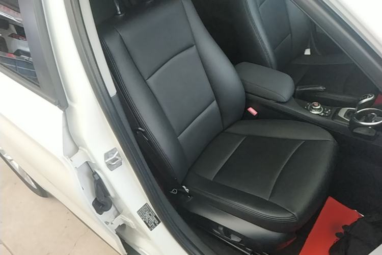 Used BMW X1 2015 sDrive18i Fashion Upgrade Edition Right Front Seat