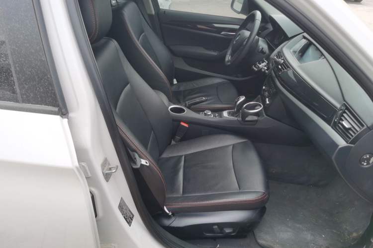 Used BMW X1 2015 sDrive18i Fashion Upgrade Edition Right Front Seat