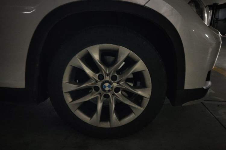 Used BMW X1 2015 sDrive18i Fashion Upgrade Edition Right Front Wheel Hub