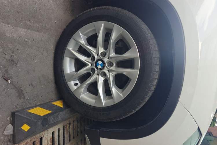 Used BMW X1 2015 sDrive18i Fashion Upgrade Edition Right Front Wheel Hub