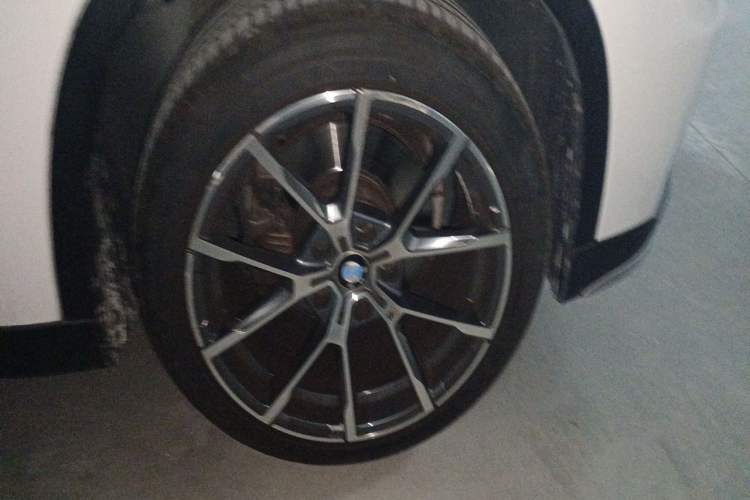 Used BMW X1 2015 sDrive18i Leading Edition Right Front Wheel Hub