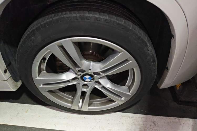 Used BMW X1 2015 sDrive18i Leading Edition Right Front Wheel Hub
