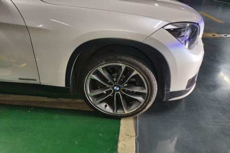 Used BMW X1 2015 sDrive18i Leading Edition Right Front Wheel Hub