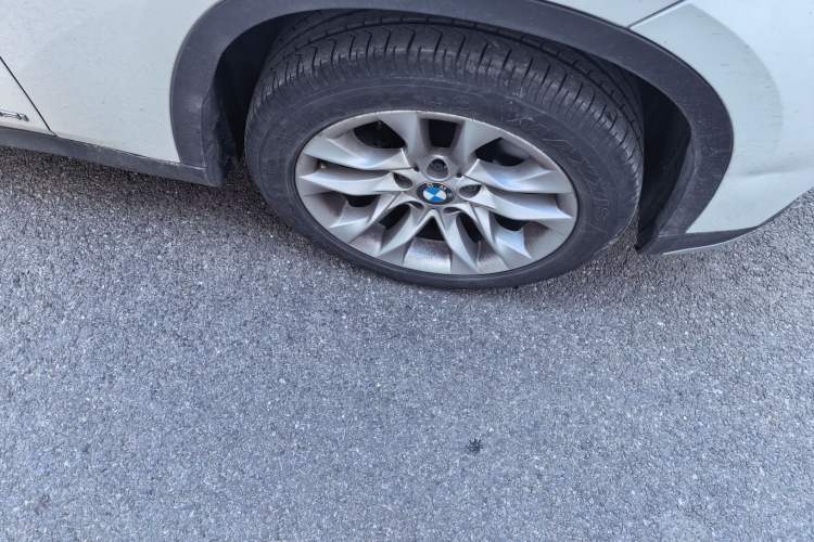 Used BMW X1 2015 sDrive18i Fashion Upgrade Edition Right Front Wheel Hub
